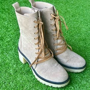 Danny Lace Up Heeled Boot size 7 (from Vici)